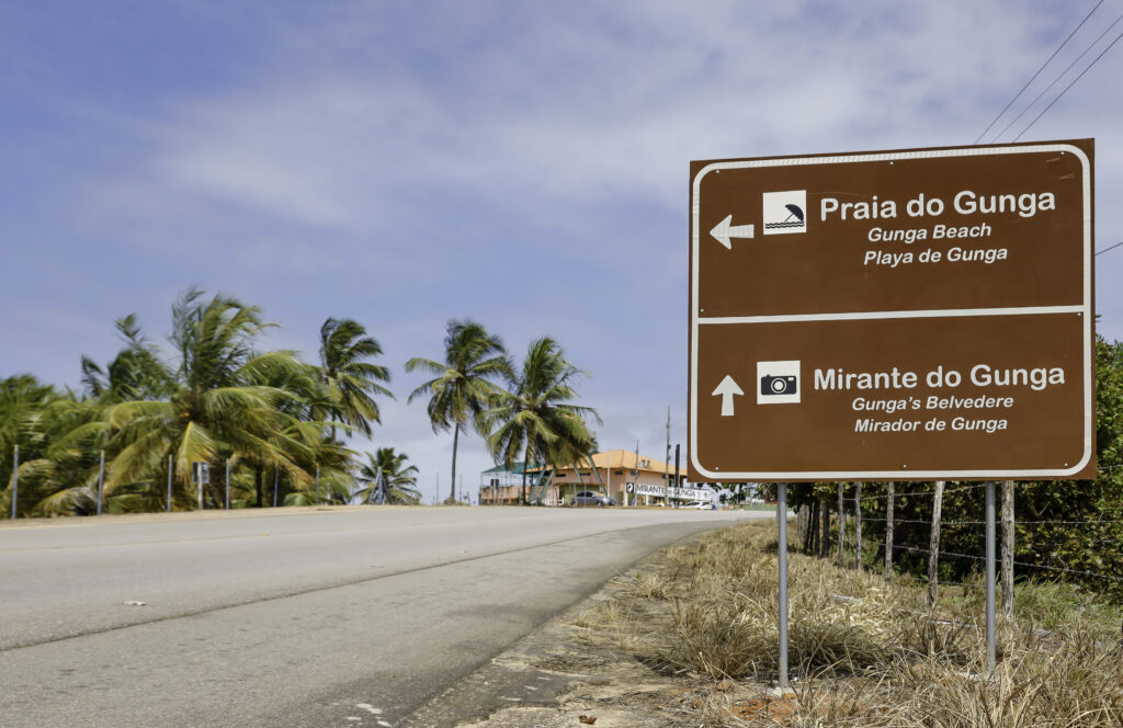 Alagoas avança com sinalização turística de padrão internacional em regiões turísticas