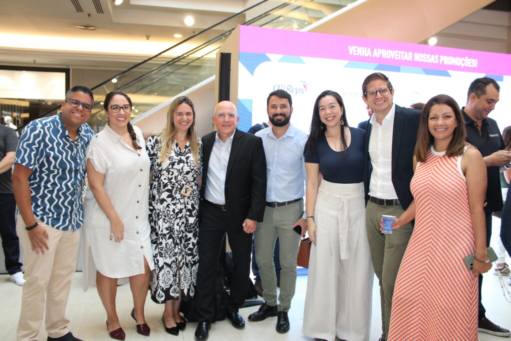 Tiago Suzart, da Agaxtur, Ana Bitan e Katia Locatelli, da Smiles, Aldo Leone, da Agaxtur, Paulo Henrique Barbosa, da Air Europa, Luana Sakihara, da Smiles, Gonzalo Romero, da Air Europa, e Karine Saliba, da Smiles