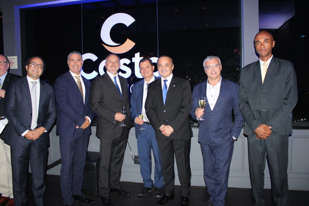 Fabio Godinho, da CVC, Dario Rustico, da Costa, Dominico Fornaro, Cônsul da Itália, Fabio Porta, deputado italiano, Roberto de Lucena, secretário de Turismo de SP, Rosário Zaccaria, da ENEL, e Luis Sobrinho, da Setur-SP