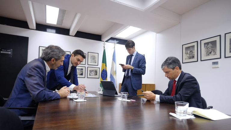 Celso Sabino se reúne com Flybondi e JetSMART para negociar voos domésticos no Brasil Celso Sabino se reúne com Flybondi e JetSMART para negociar voos domésticos no Brasil