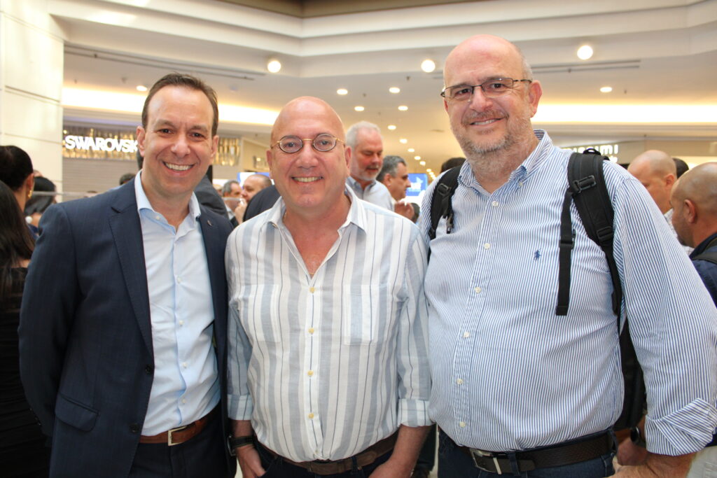 Adrian Ursilli, da MSC, Marcelo Leone, da Agaxtur, e Oswaldo Freitas, da Easy Time Travel