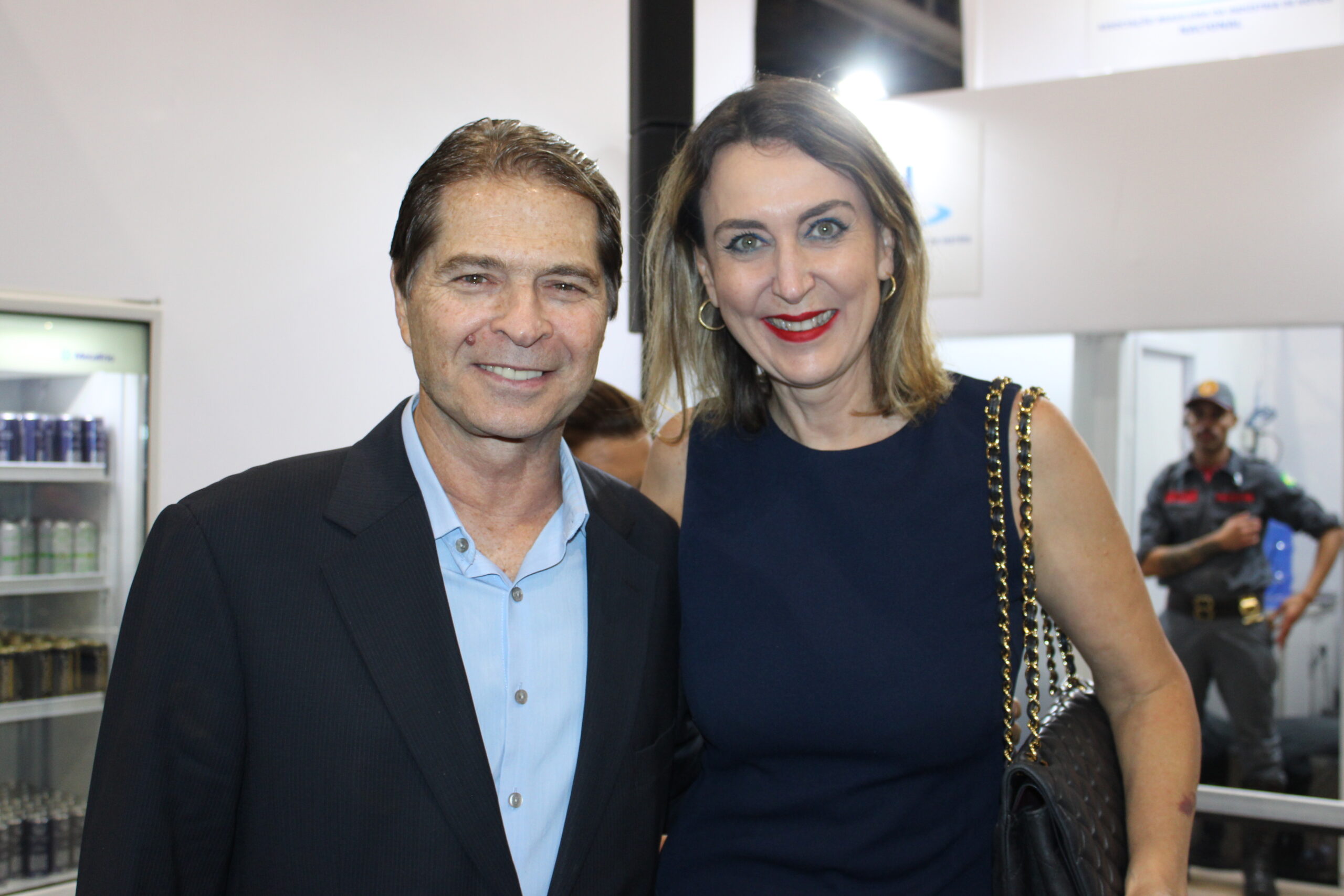 Alain Baldacci, do Wet'n Wild, e Luciane Leite, secretária-executiva de Turismo do Estado de São Paulo