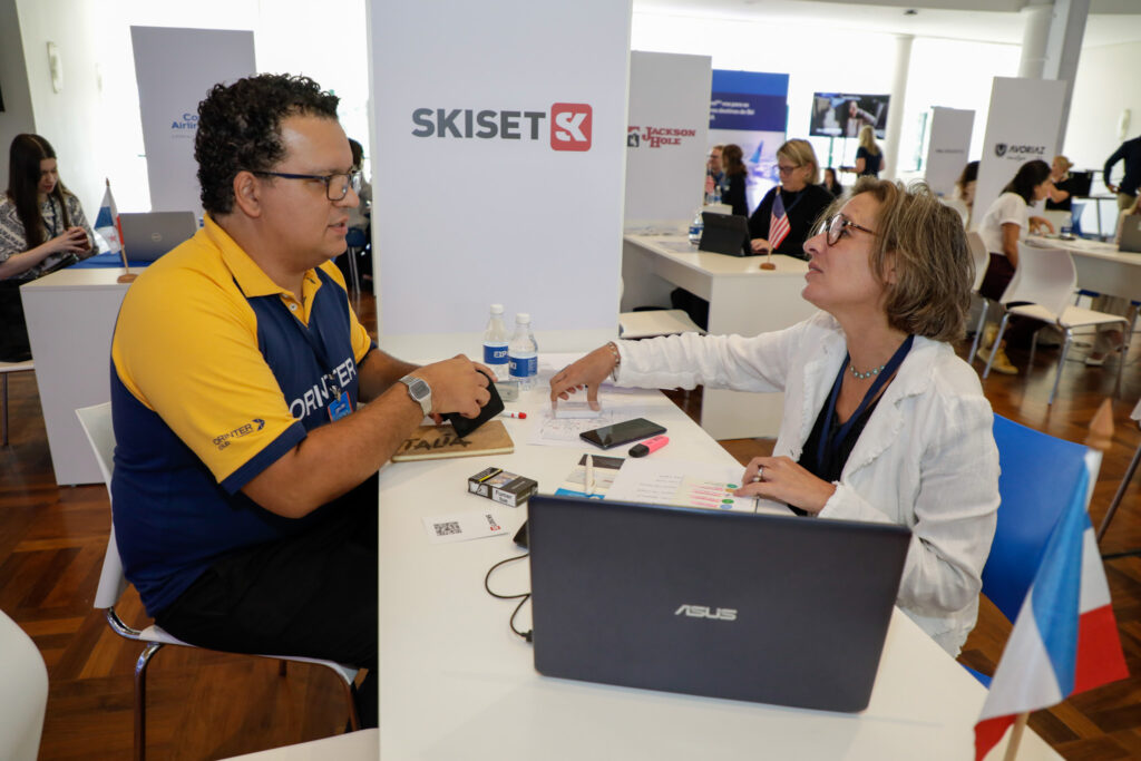 Alberto Bacari, da Orinter, e Caroline Caissos, da Skiset