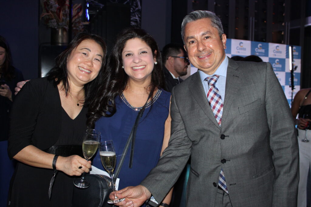 Andrea Ferreira e Alexandre Ferreira, da Veja Turismo, com Leila Melo, da Costa