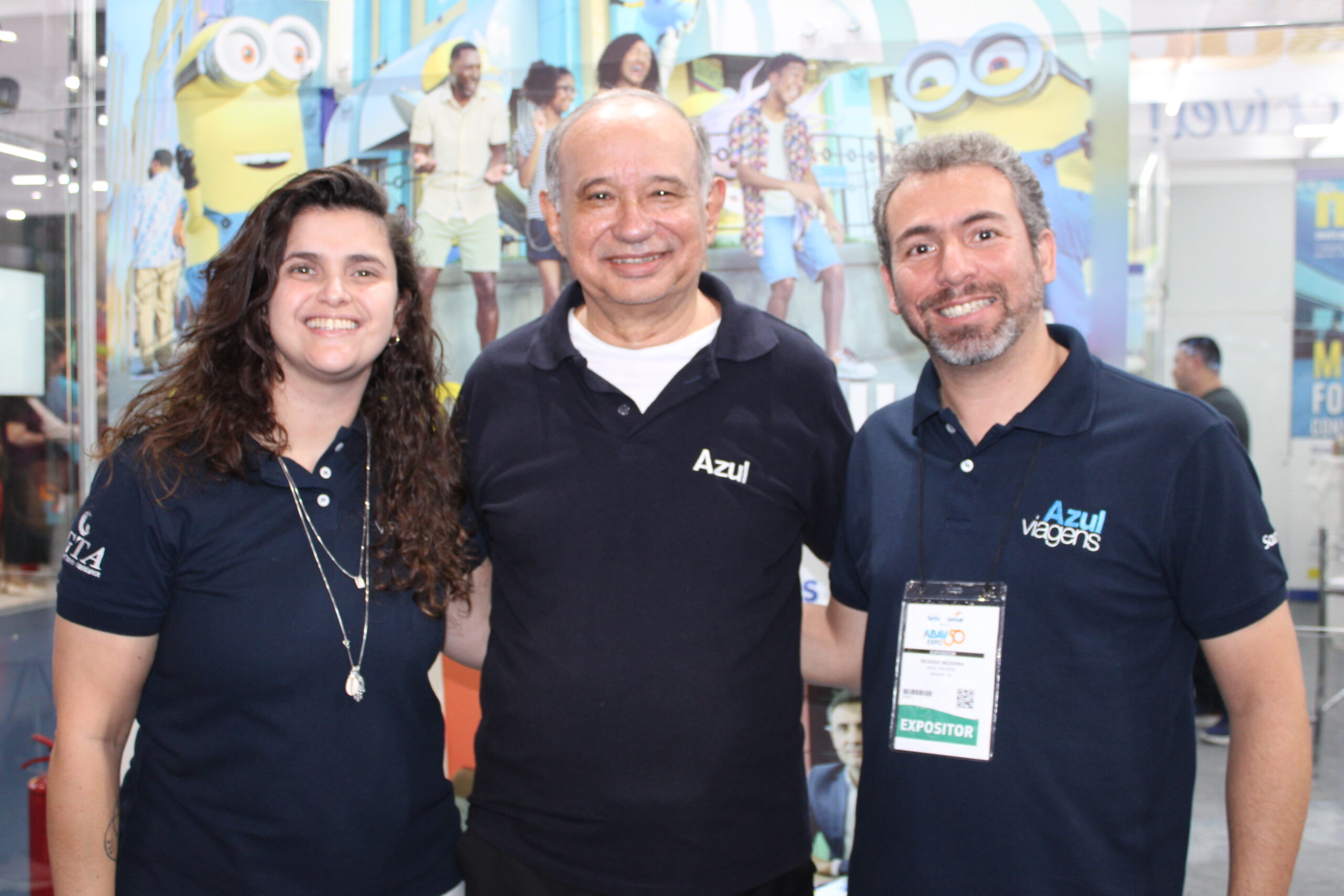 Antonio Americo, da Azul, entre Giulliana Mesquita e Ricardo Bezerra, da Azul Viagens