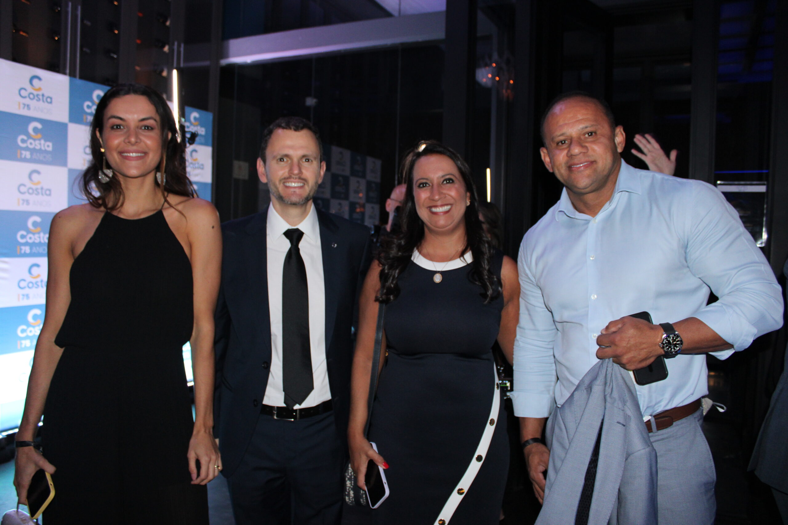 Bruna Balido, Vivi Braga e Francisco Santos, da CVC, com Ruy Ribeiro, da Costa Bruna Balido, Vivi Braga e Francisco Santos, da CVC, com Ruy Ribeiro, da Costa