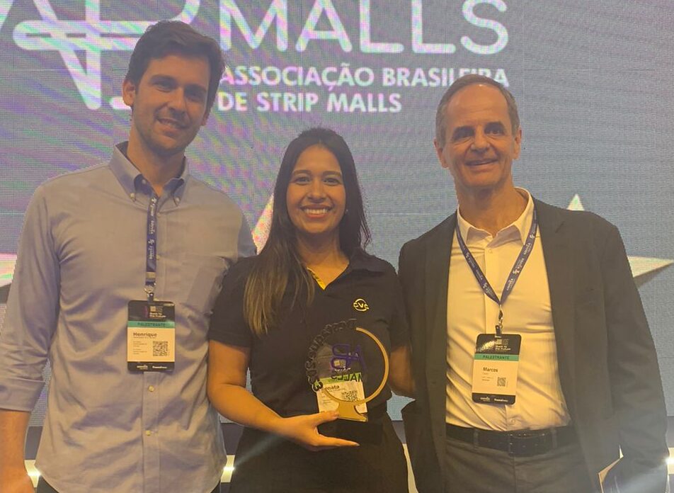 CVC Premio ABMalls e1695416458666 CVC recebe prêmio da ABMalls de Melhor Operação de Serviços