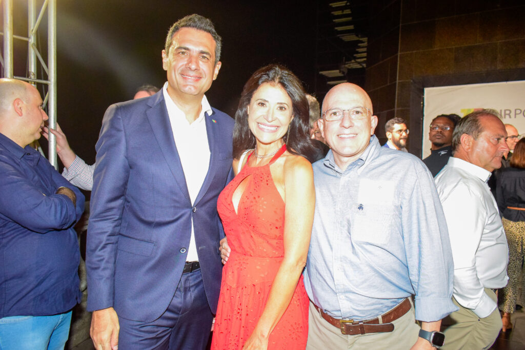 Carlos Antunes, da TAP, Patty Leone e Aldo Leone, da Agaxtur Carlos Antunes, da TAP, Patty Leone e Aldo Leone, da Agaxtur