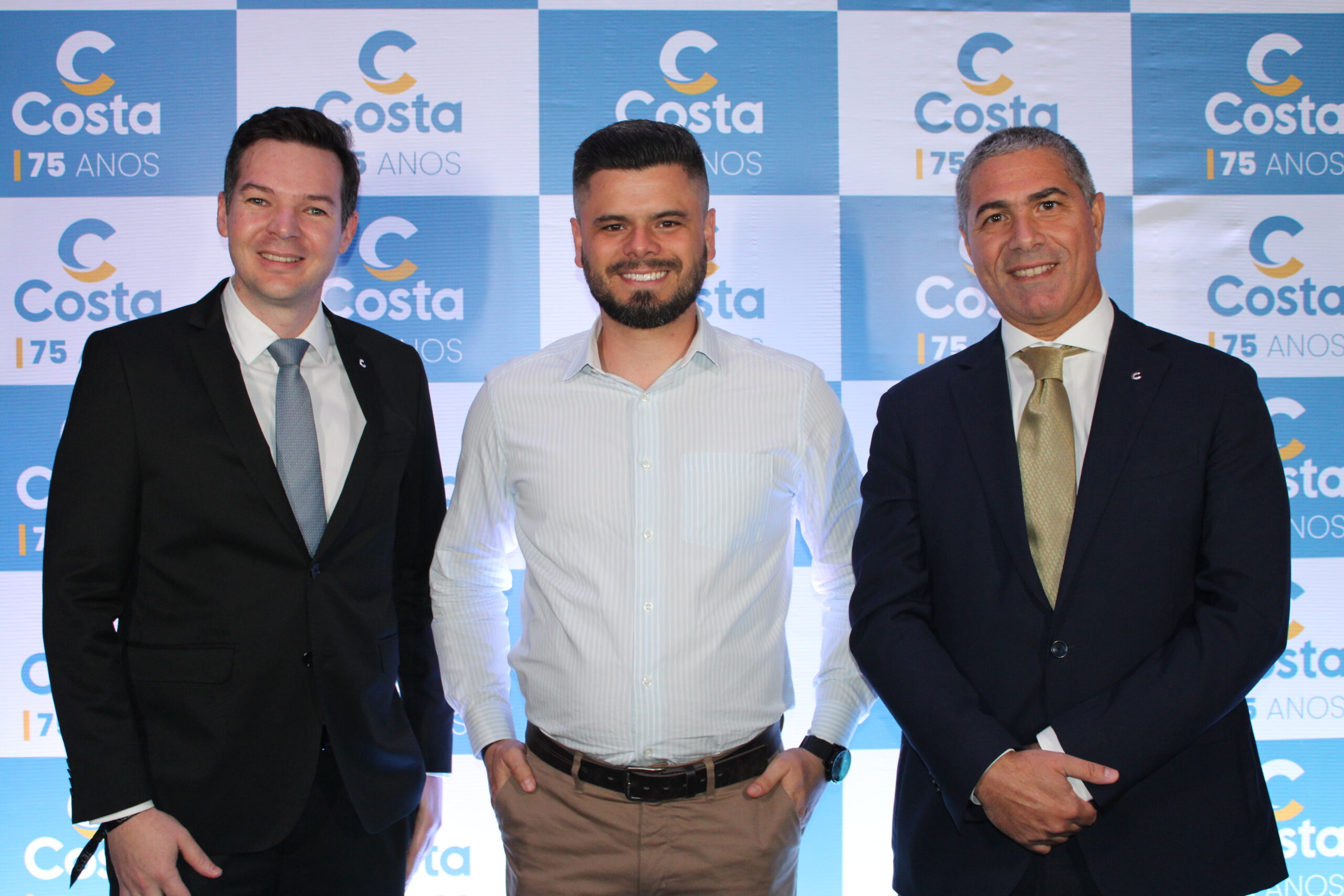 Carlos Coscione e Dario Rustico, da Costa, com Marcel Mazzonetto, da TAP Carlos Coscione e Dario Rustico, da Costa, com Marcel Mazzonetto, da TAP