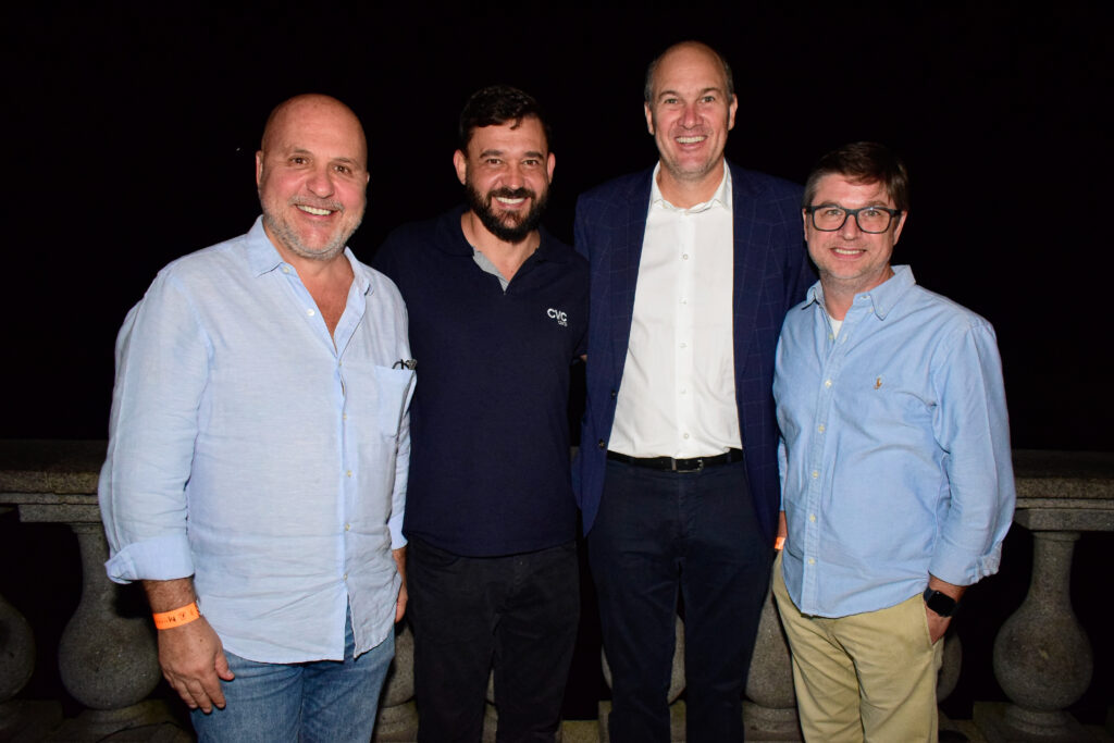 Carlos Lasques, da LTN, Daniel Almeida, Eduardo Vasconcelos e Bob Rossato, da Decolar Carlos Lasques, da LTN, Daniel Almeida, Eduardo Vasconcelos e Bob Rossato, da Decolar