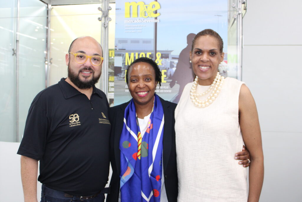 Cássio Lucas, Nothando Mathe e Valéria Antenor, da South African Airways