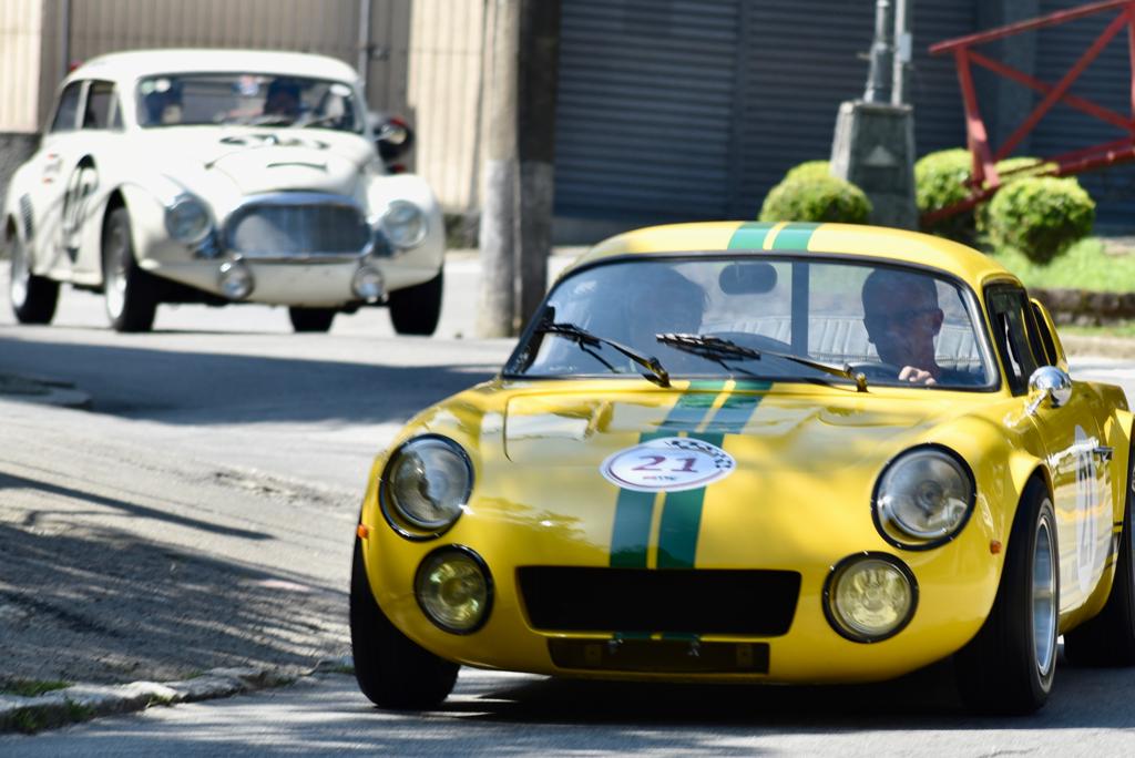 CORRIDA DE CARROS ANTIGOS NAS RUAS DE PETRÓPOLIS NO 2º CIRCUITO IMPERIAL DE  AUTOMOBILISMO 