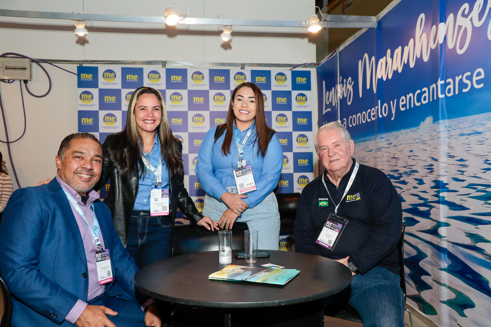 Claudio Jr., Paula Floriano, Laiana de Jesus, e Roy Taylor, do M&E Claudio Jr., Paula Floriano, Laiana de Jesus, e Roy Taylor, do M&E
