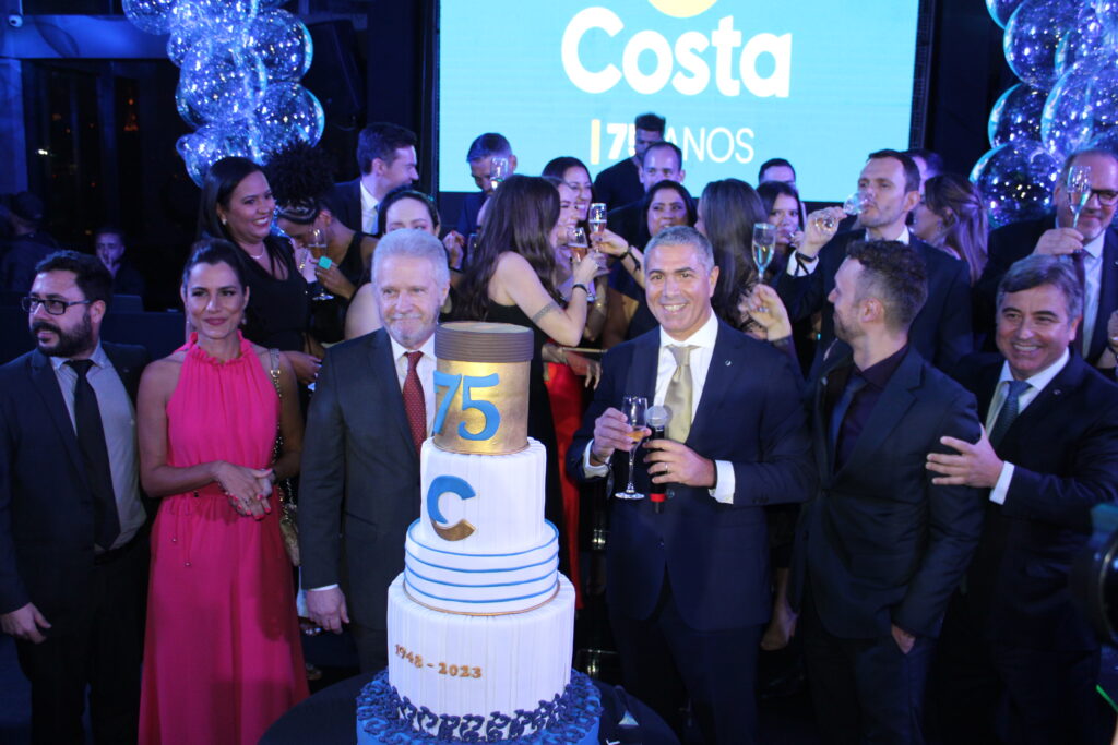 Colaboradores da Costa celebram os 75 anos