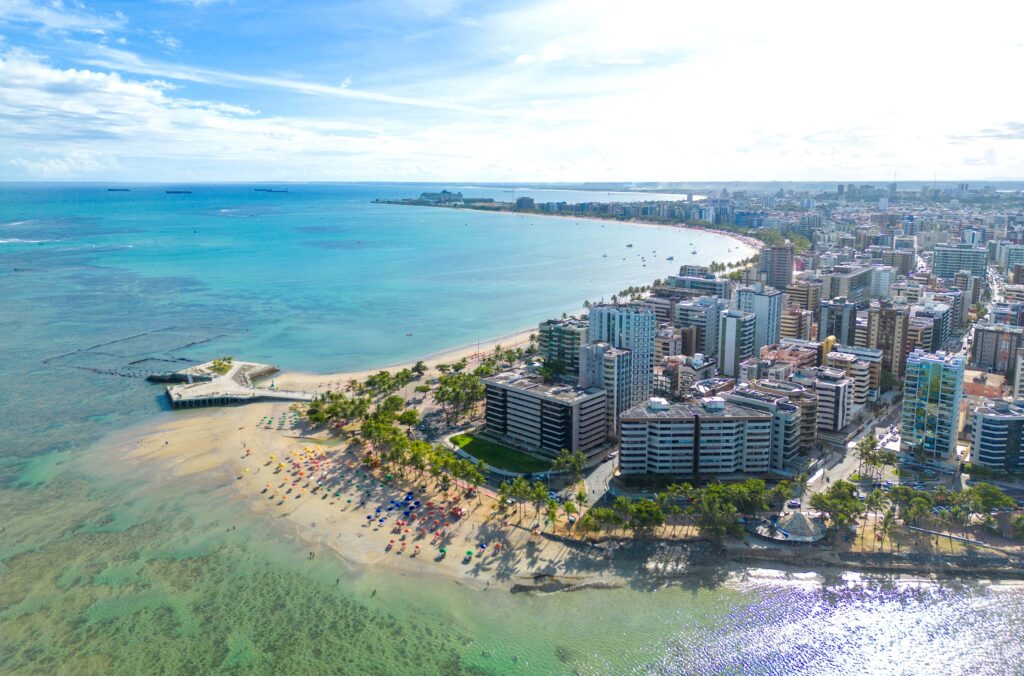 Alagoas espera mais de 1 milhão de turistas num dos verões mais promissores da história Alagoas espera mais de 1 milhão de turistas num dos verões mais promissores da história