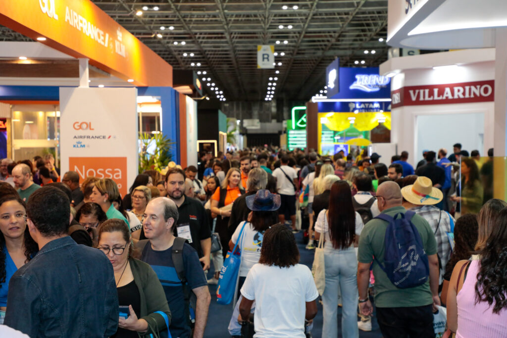 De volta ao Rio, Abav Expo 2023 bate todos os recordes e recebe mais de 42 mil visitantes 1 Corredores lotados na Abav Expo 2023 De volta ao Rio, Abav Expo 2023 bate todos os recordes e recebe mais de 42 mil visitantes
