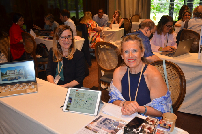 Pauline Darmet, do Chateau Léognan e Isabelle Legros, do Hotel Plaza Elysees Pauline Darmet, do Chateau Léognan e Isabelle Legros, do Hotel Plaza Elysees
