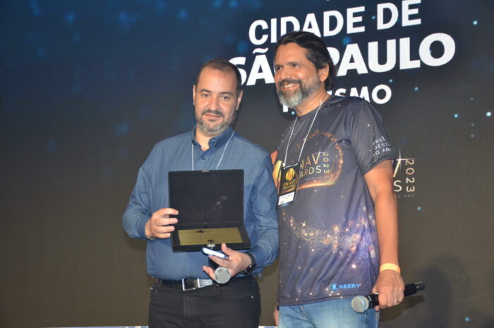 Marcelo Ribeiro, coordenadores de eventos da cidade de São Paulo recebeu uma homenagem da Unav