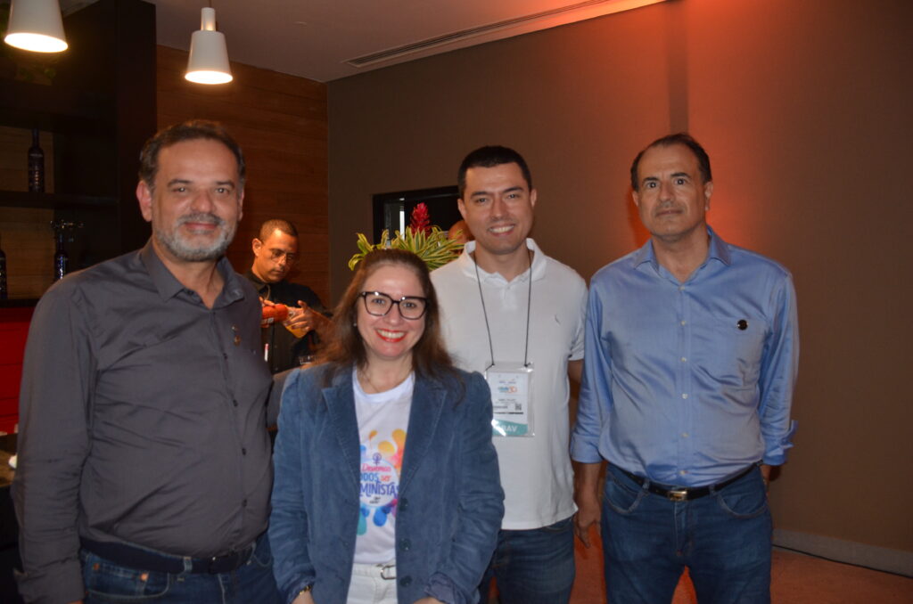 Peter Mangabeira, da Abav Minas, Ana Carolina Medeiros e Daniel Toledo, da Abav Nacional e Alexandre Brandão, da Abav Minas