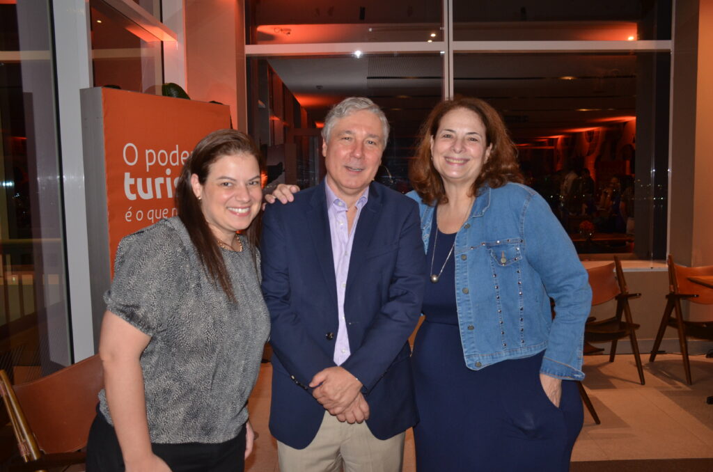 Priscila Perazolo, da Abav Nacional, Luiz Strauss, da Abav RJ e Teresa Romeiro, da Promotional Travel