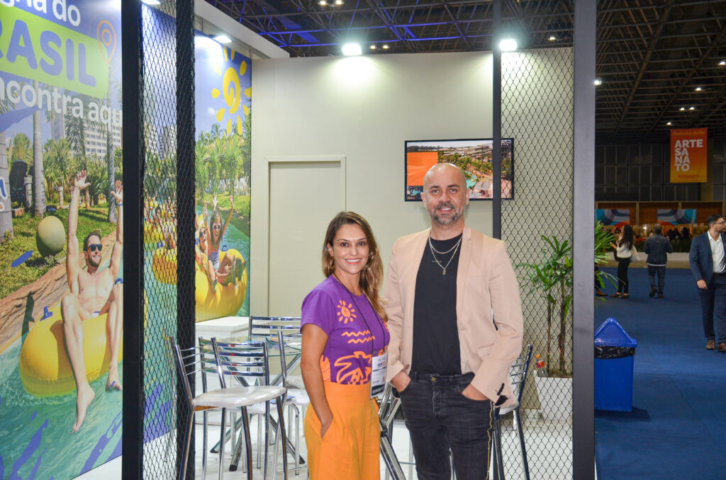 Flavia Sant'Anna, coordenadora de Vendas e Vinicius Vilela, Head Corporativo de Marketing