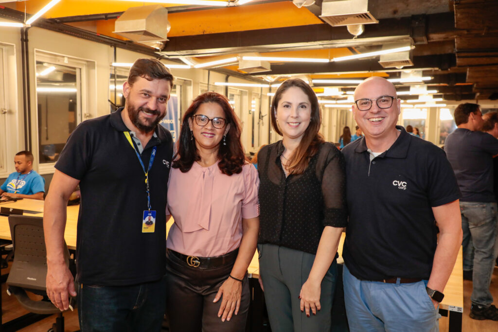 Daniel Almeida, da CVC Corp, Luciana Barbosa, e Bruna Freitas, da Aeromexico, e Fabio Mader, diretor de produtos e pricing da CVC Corp