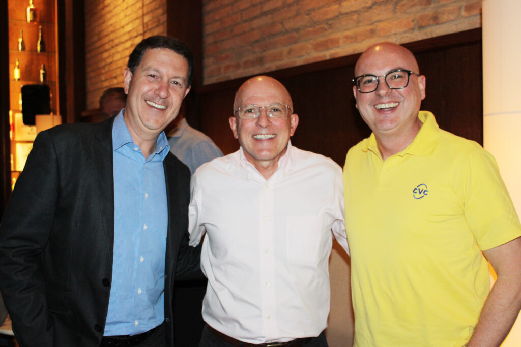 Daniel Bicudo, da Azul Viagens, Aldo Leone, da Agaxtur, e Fabio Mader, da CVC