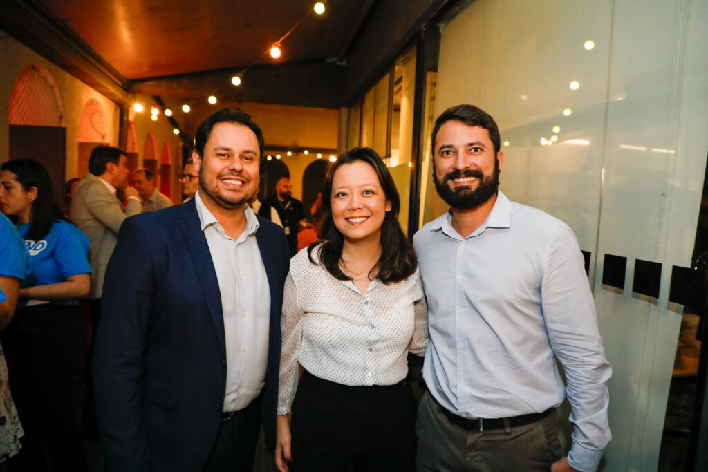 Douglas Araújo, da Turkish, Claudia Shishido, e Paulo Henrique Barbosa, da Air Europa