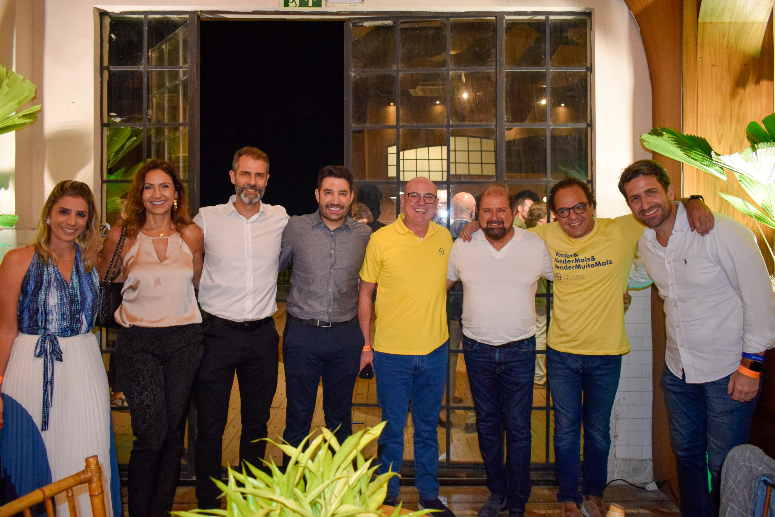 Equipe da CVC com seu fundador Guilherme Paulus Equipe da CVC com seu fundador Guilherme Paulus