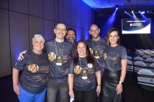 Equipe da Unav com agentes associados