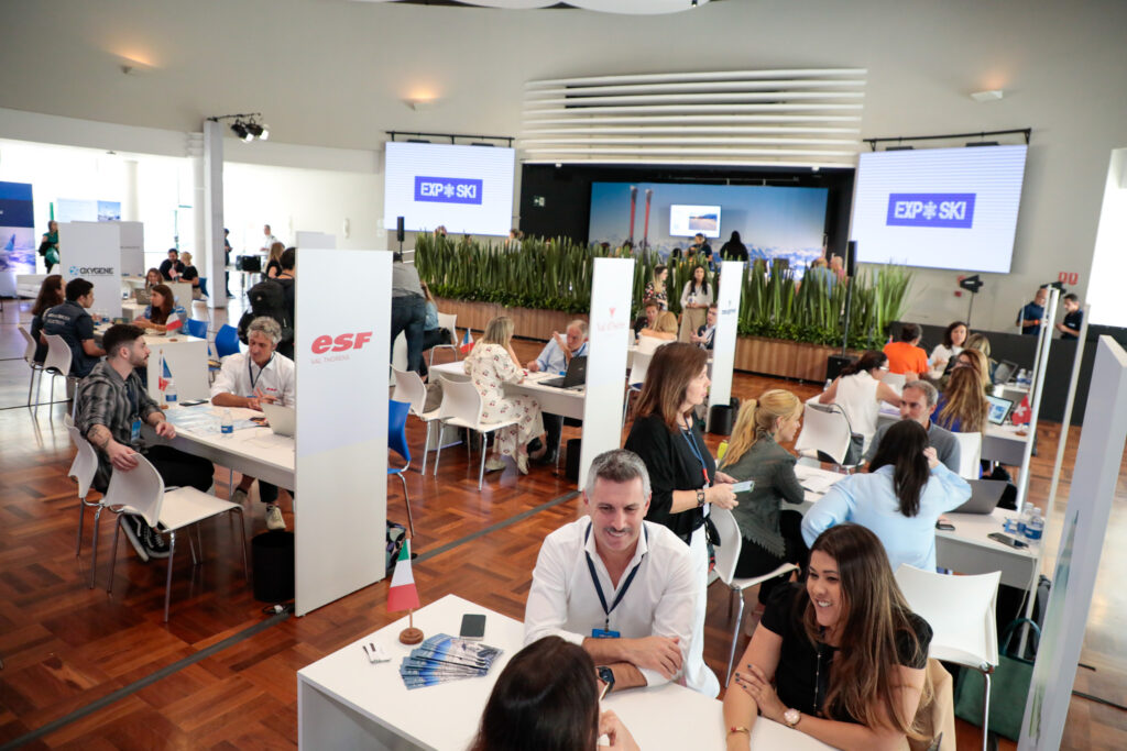 Expo Ski Com expositores inéditos, ExpoSKI recebe mais de 500 participantes no primeiro dia; fotos