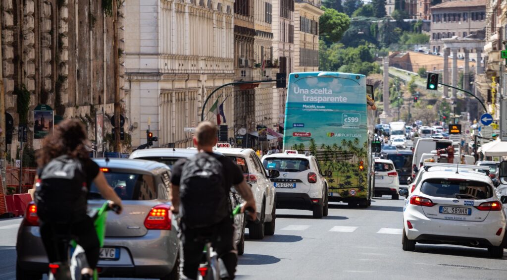 FOTOS ITALIA 2 Setur-AL leva Alagoas para ônibus em cidades italianas de Roma e Milão