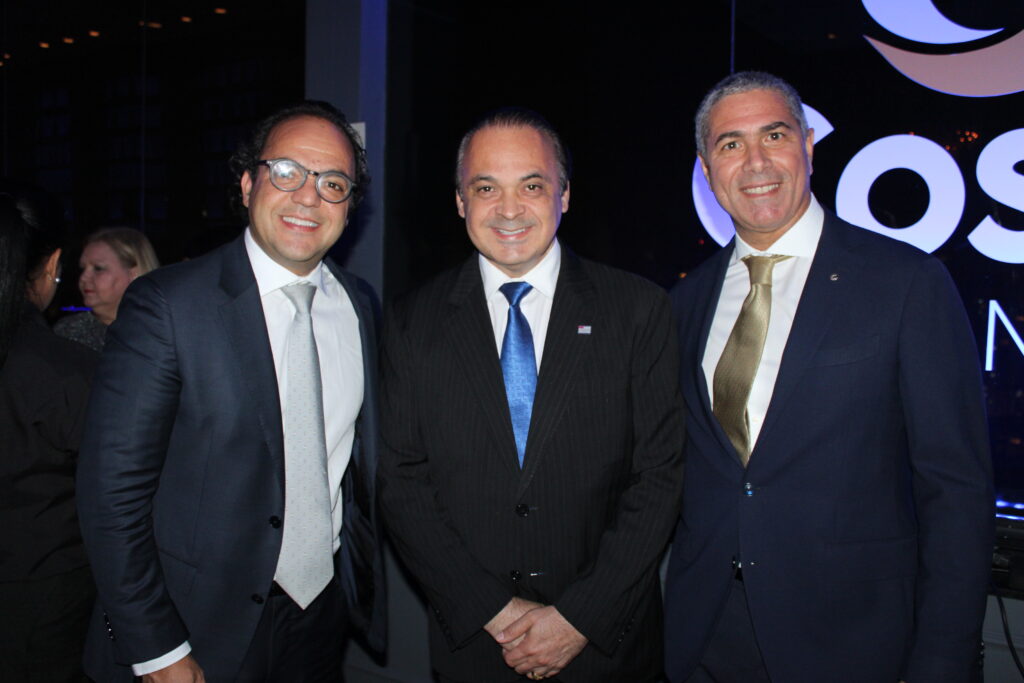 Fabio Godinho, da CVC, Roberto de Lucena, secretário de Turismo de SP, e Dario Rustico, da Costa