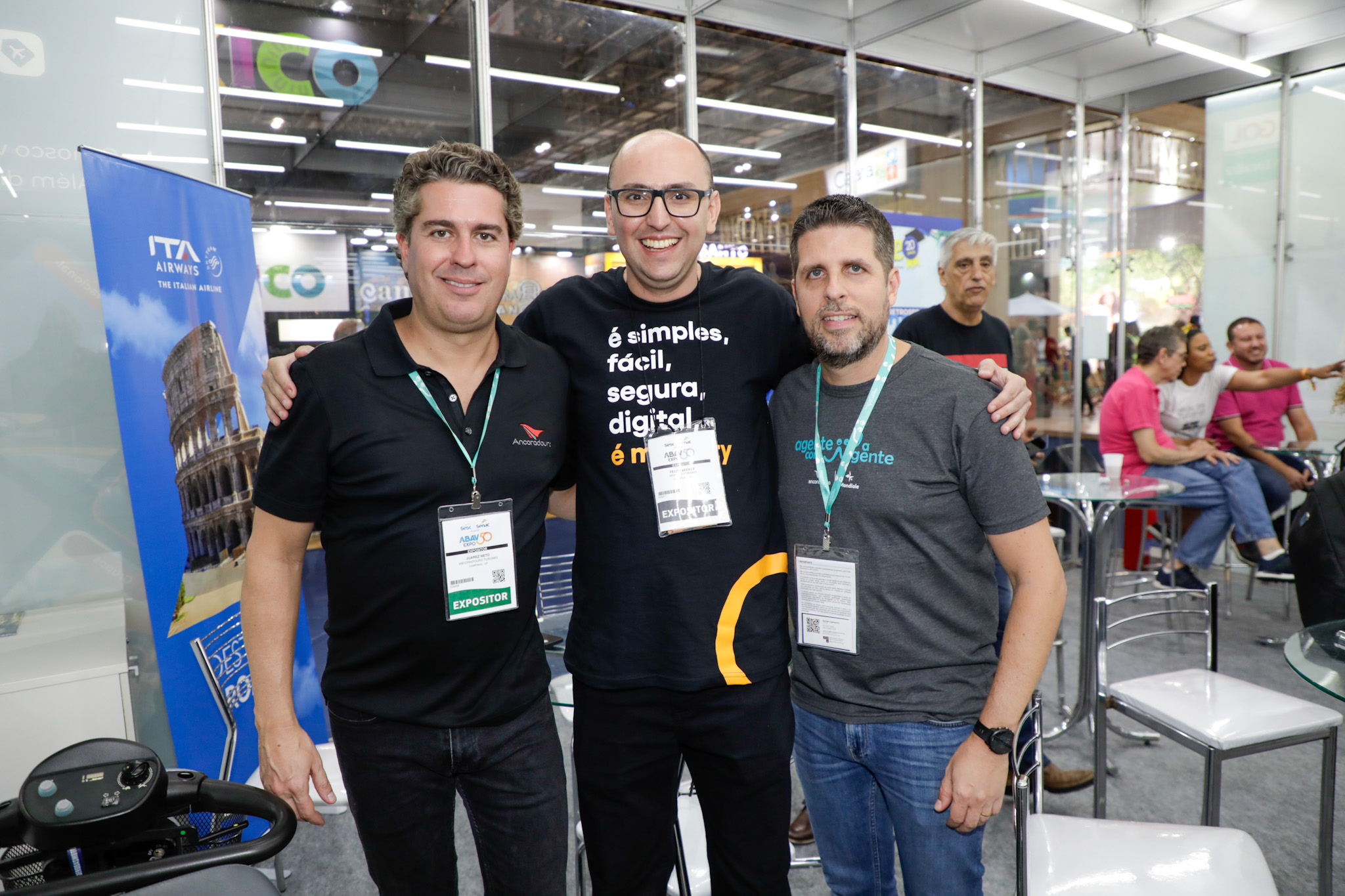 Felipe Becker, da Mobility, entre Juarez Cintra Neto e Daniel Castanho, da Ancoradouro