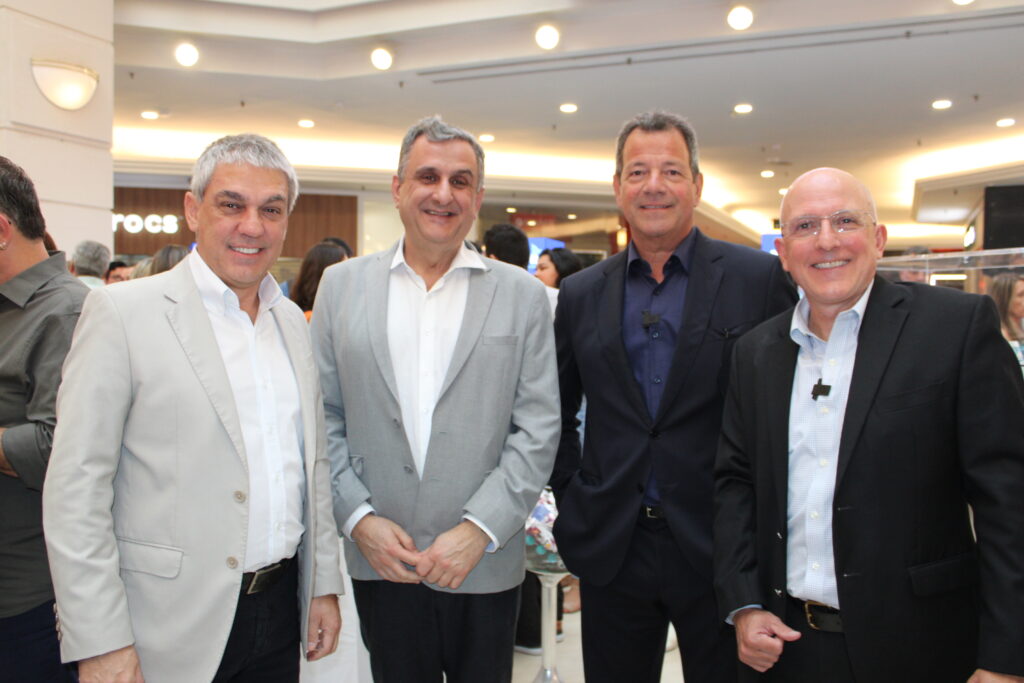 Fernando Santos, da Abav-SP e Aviesp, com Claiton Armelin, Renan Chieppe e Aldo Leone, da Agaxtur