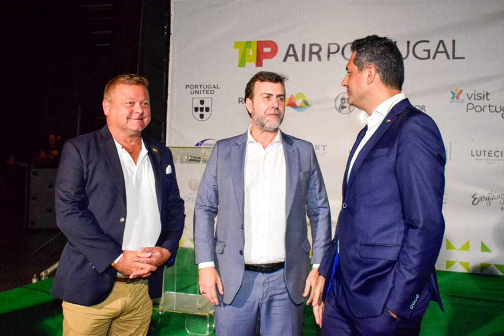 Frédéric Gossot, da Tap, Marcelo Freixo da Embratur e Carlos Antune, da Tap em papo descontraído durante evento da companhia Frédéric Gossot, da Tap, Marcelo Freixo da Embratur e Carlos Antune, da Tap em papo descontraído durante evento da companhia