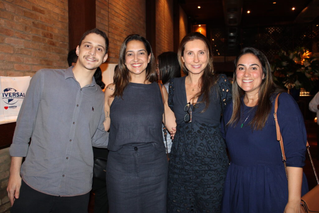 Gabriel Machado, da Universal, Nathalia Vicente, da Smiles Viagens, Juliana Pisani, da Universal, e Luiza Leopoldo, da Smiles Viagens