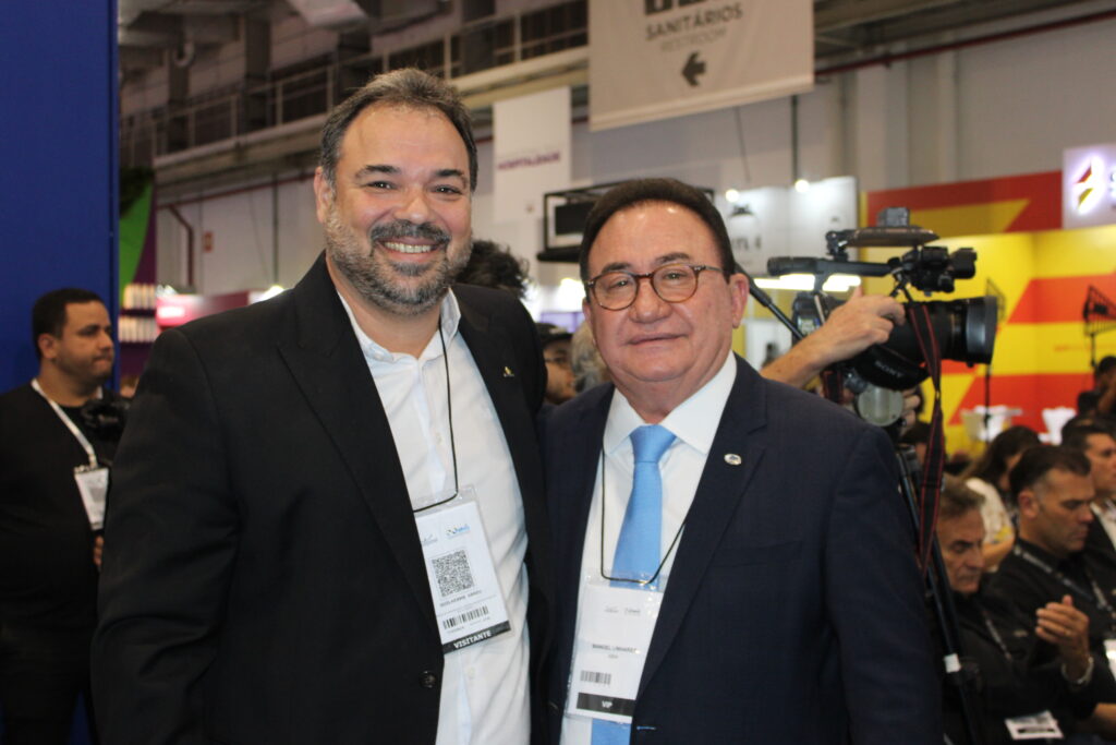 Guilherme Abreu, presidente do FCVBRJ, e Manoel Linhares, presidente da ABIH Nacional