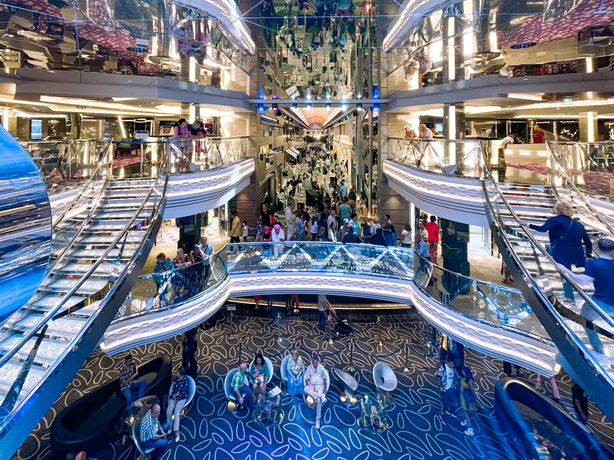 Atrium, hall principal do MSC Grandiosa Atrium, hall principal do MSC Grandiosa