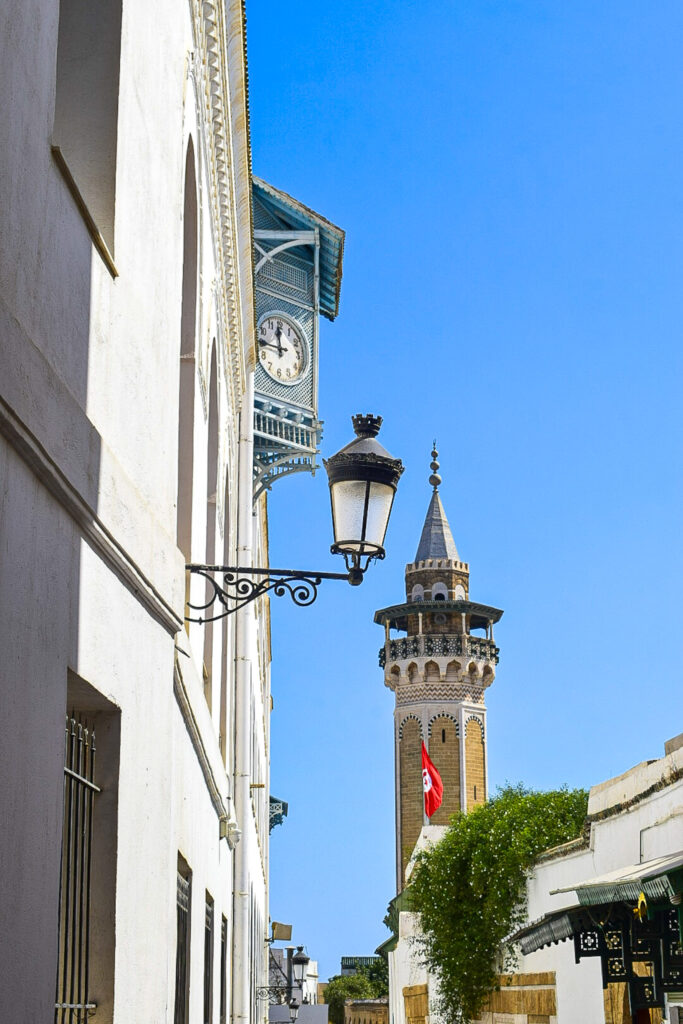 Vista para a torre da mesquita Sidi Youssef