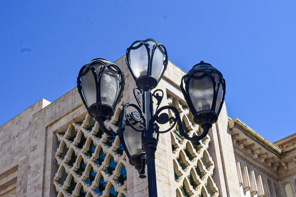 Detalhes dos ornamentos na parede da Câmara Municipal de Tunes