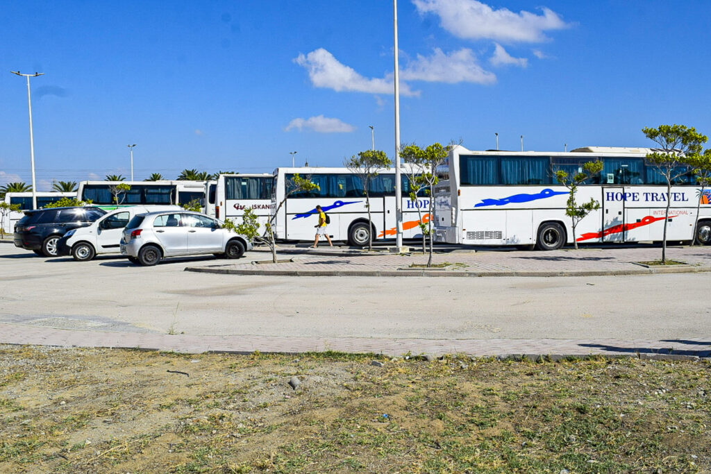 Ônibus usados para as excursões da MSC na Tunísia