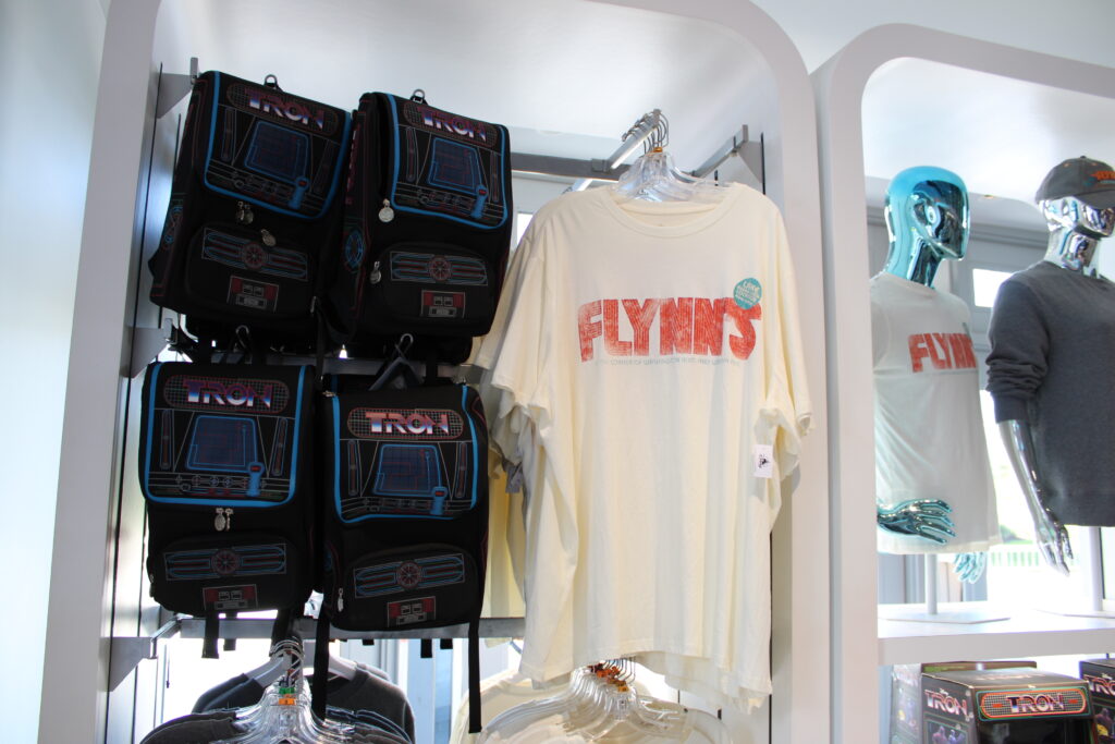 Confira os produtos exclusivos de TRON comercializados pela Disney no Magic Kingdom; fotos Confira os produtos exclusivos de TRON comercializados pela Disney no Magic Kingdom; fotos