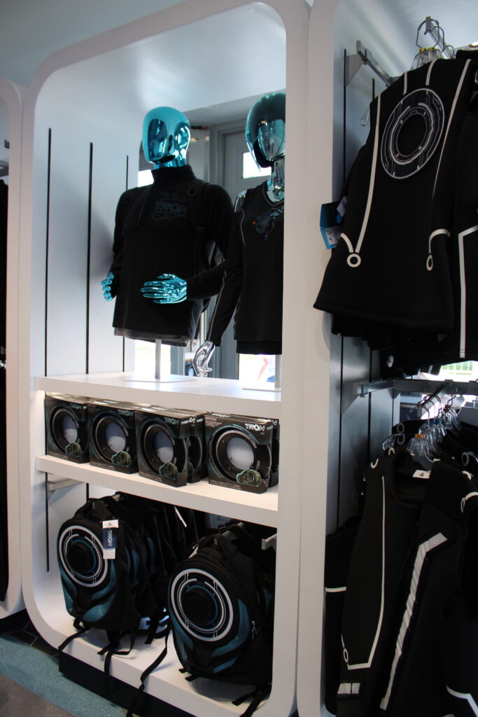 Confira os produtos exclusivos de TRON comercializados pela Disney no Magic Kingdom; fotos Confira os produtos exclusivos de TRON comercializados pela Disney no Magic Kingdom; fotos