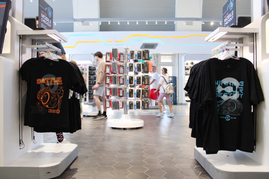 Confira os produtos exclusivos de TRON comercializados pela Disney no Magic Kingdom; fotos Confira os produtos exclusivos de TRON comercializados pela Disney no Magic Kingdom; fotos
