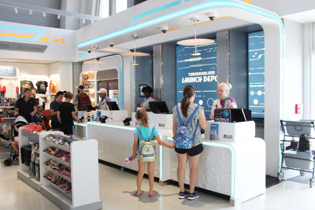 Confira os produtos exclusivos de TRON comercializados pela Disney no Magic Kingdom; fotos Confira os produtos exclusivos de TRON comercializados pela Disney no Magic Kingdom; fotos