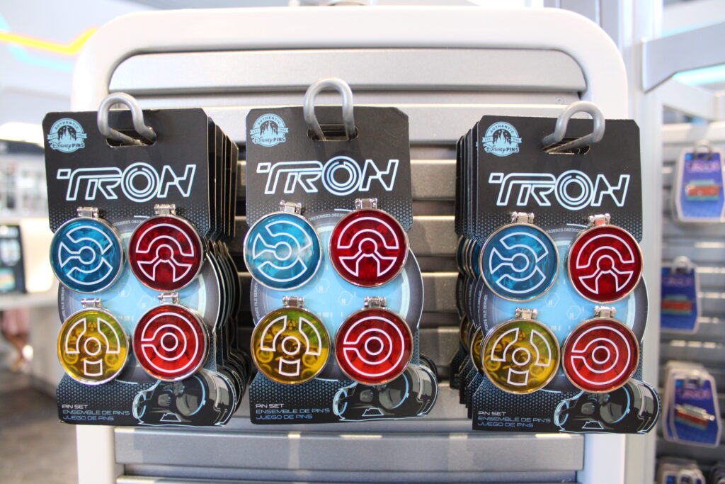 Confira os produtos exclusivos de TRON comercializados pela Disney no Magic Kingdom; fotos Confira os produtos exclusivos de TRON comercializados pela Disney no Magic Kingdom; fotos
