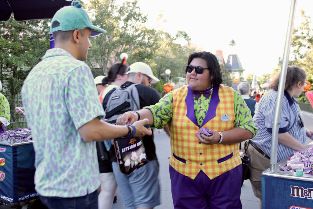 IMG 6284 'Mickey’s Not-So-Scary': Disney festeja Halloween com muitas cores e fantasias; veja fotos