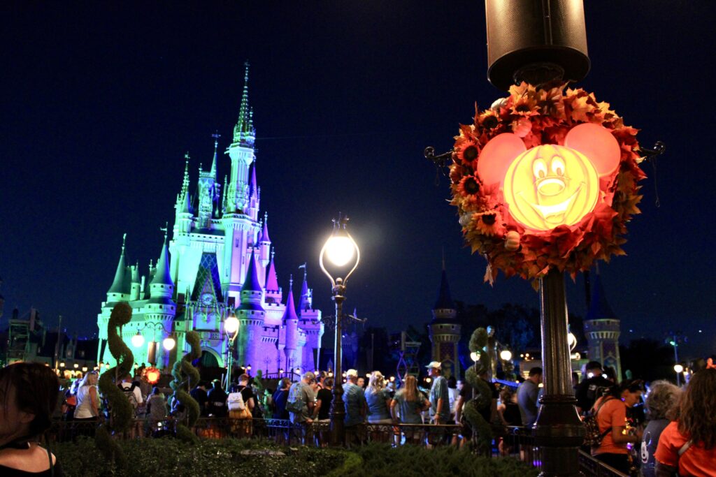 IMG 6355 'Mickey’s Not-So-Scary': Disney festeja Halloween com muitas cores e fantasias; veja fotos