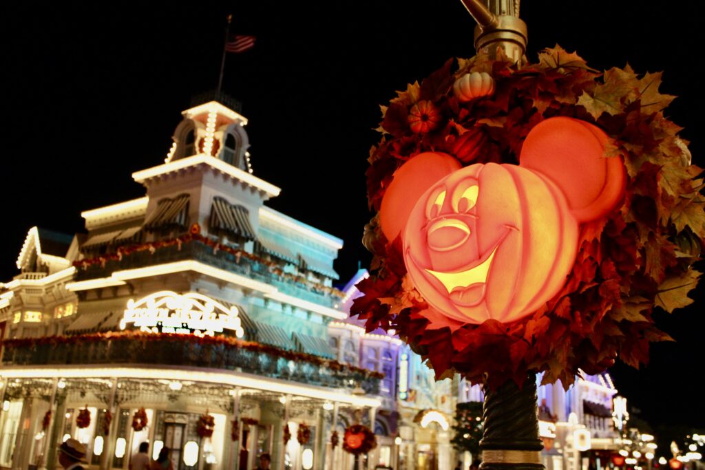 IMG 6371 'Mickey’s Not-So-Scary': Disney festeja Halloween com muitas cores e fantasias; veja fotos
